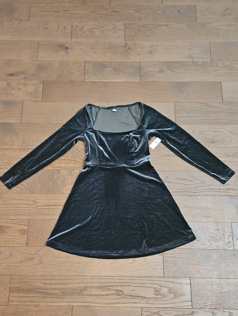 Green Velvet Long-Sleeve Square Neck Dress